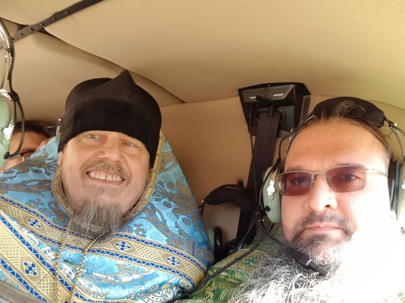 Священники облетели Звенигород с иконами и молитвой от вирусных инфекций