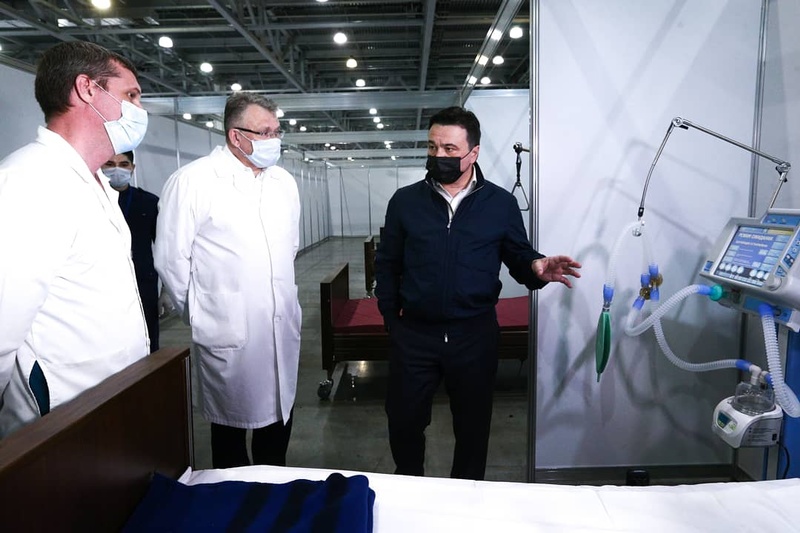 Губернатор Андрей ВОРОБЬЁВ в павильоне выставочного центра «Крокус Экспо», который переоборудуют под госпиталь для больных COVID-19, Май