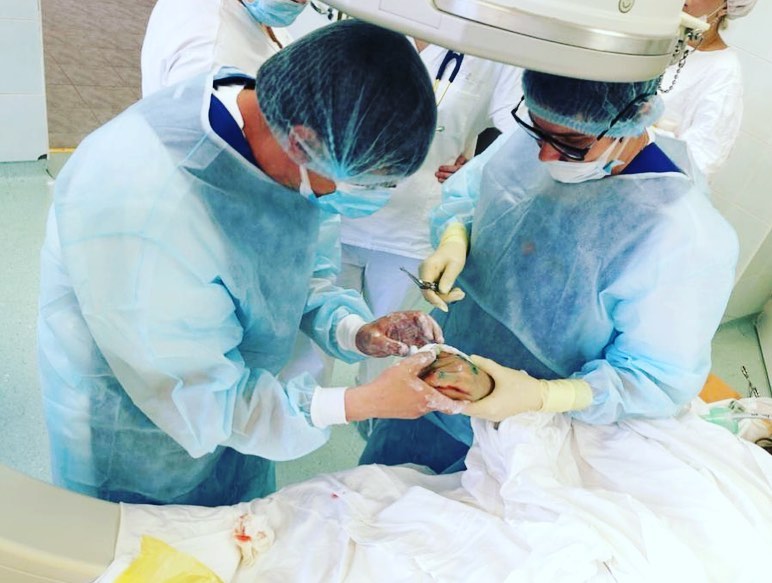 В Перхушково бригады врачей провели «двойную» операцию пострадавшей в ДТП