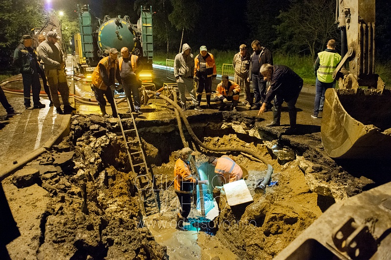 Аварийно-восстановительные работы на магистральном водопроводе в районе улицы Ново-Спортивна д.20 начались в полночь, В Одинцово 100 тыс человек осталось без воды