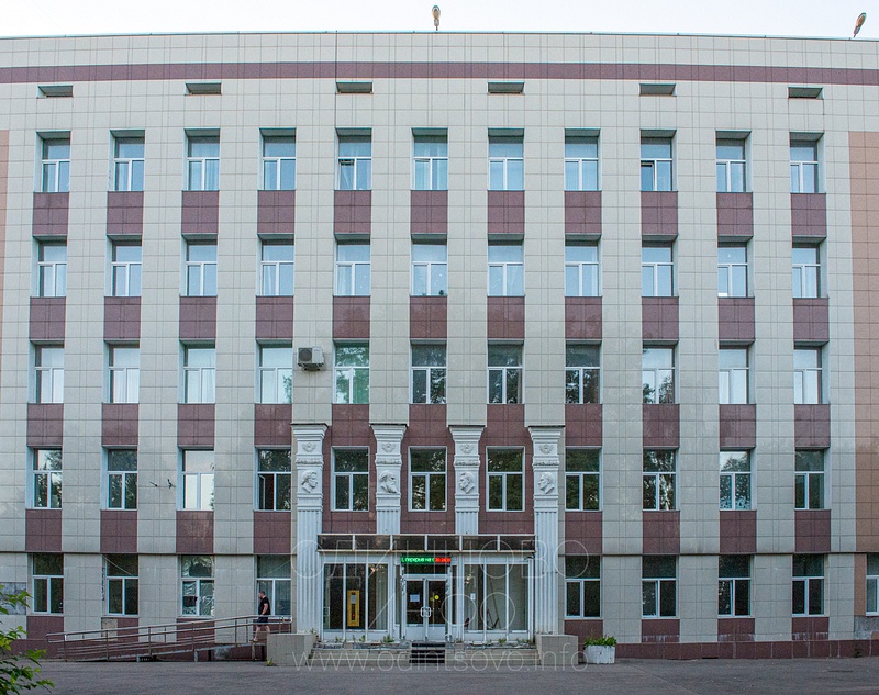 Здание школы №15 после выселения Управления образования, Одинцово, Молодёжная 16Б, Управление образование Одинцовского городского округа переехало