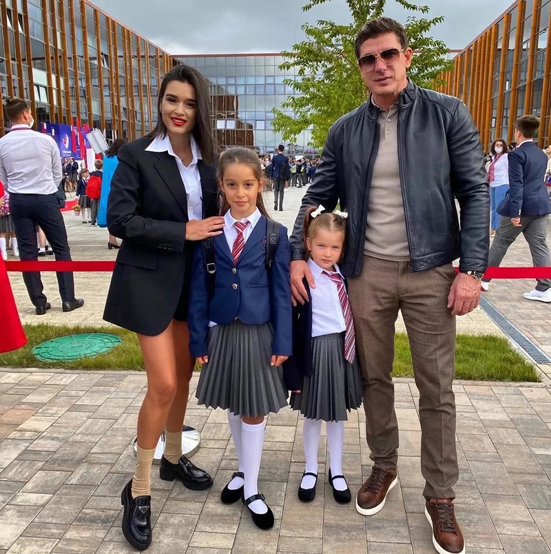 Ксения Бородина с дочерью в гимназии имени Примакова, Пугачёва и Галкин отдали детей в элитную гимназию