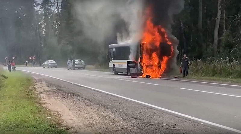 Пассажирский автобус загорелся на ходу в районе села Никольское Одинцовского округа, Сентябрь