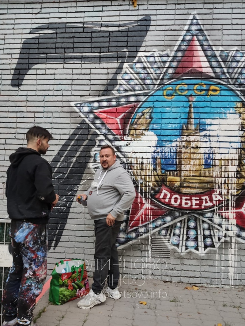 Художники за работой, Дмитрий Лёвочкин восстановил граффити ВОВ на улице Маршала Бирюзова, 2