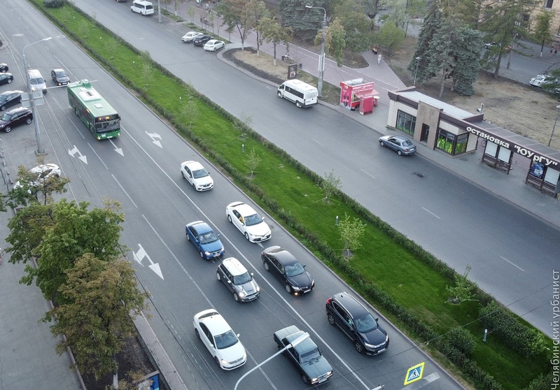 Зелёная полоса на проспекте Ленина в Челябинске, На Можайском шоссе в Одинцово устанавливают тросовое ограждение