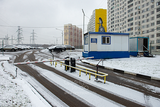 Платная автостоянка в Новой Трёхгорке