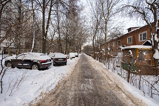 Снег просто сметают, Солнечная улица, 12