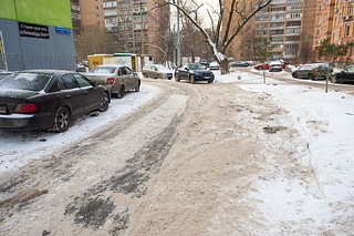 Снег просто сметают, часть дороги не очищена, Верхне-Пролетарская улица, 7