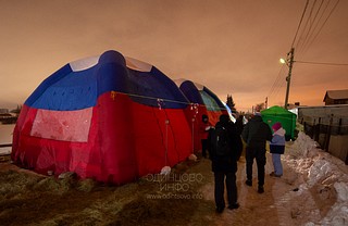 Шатры возле пруда