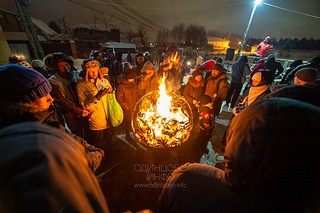 Место для обогрева возле пруда
