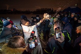 Священнослужитель, участники купаний