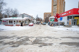 Не расчищенная проезжая часть в сторону дворов, детского сада №71 и Гимназии №4