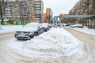 Несанкционированная свалка грязных снежных отходов, содержащих антигололёдные реагенты, Можайское шоссе, в районе дома №105