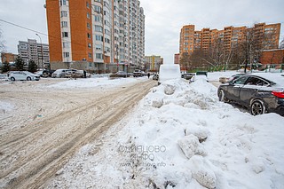 Несанкционированная свалка грязных снежных отходов, содержащих антигололёдные реагенты, Можайское шоссе, в районе дома №105