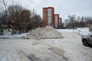 Несанкционированная свалка грязных снежных отходов, содержащих антигололёдные реагенты, Можайское шоссе, в районе дома №85