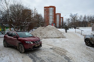Несанкционированная свалка грязных снежных отходов, содержащих антигололёдные реагенты, Можайское шоссе, в районе дома №85