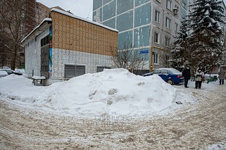 Несанкционированная свалка грязных снежных отходов, содержащих антигололёдные реагенты, Ново-Спортивная улица, дом №2