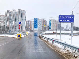 Выезд на Советскую улицу со стороны нового путепровода