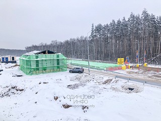 Здесь должен быть пункт взимания платы, но его не успели построить