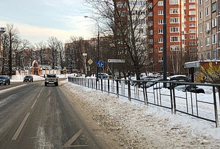 Неубранный снежный вал на дороге, Красногорское шоссе в районе дома, №8к4