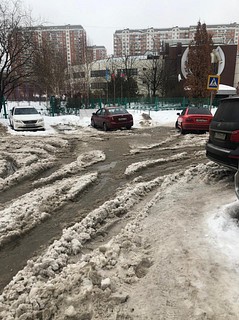 Снежная каша и вода рядом с Одинцовской лингвистической гимназией