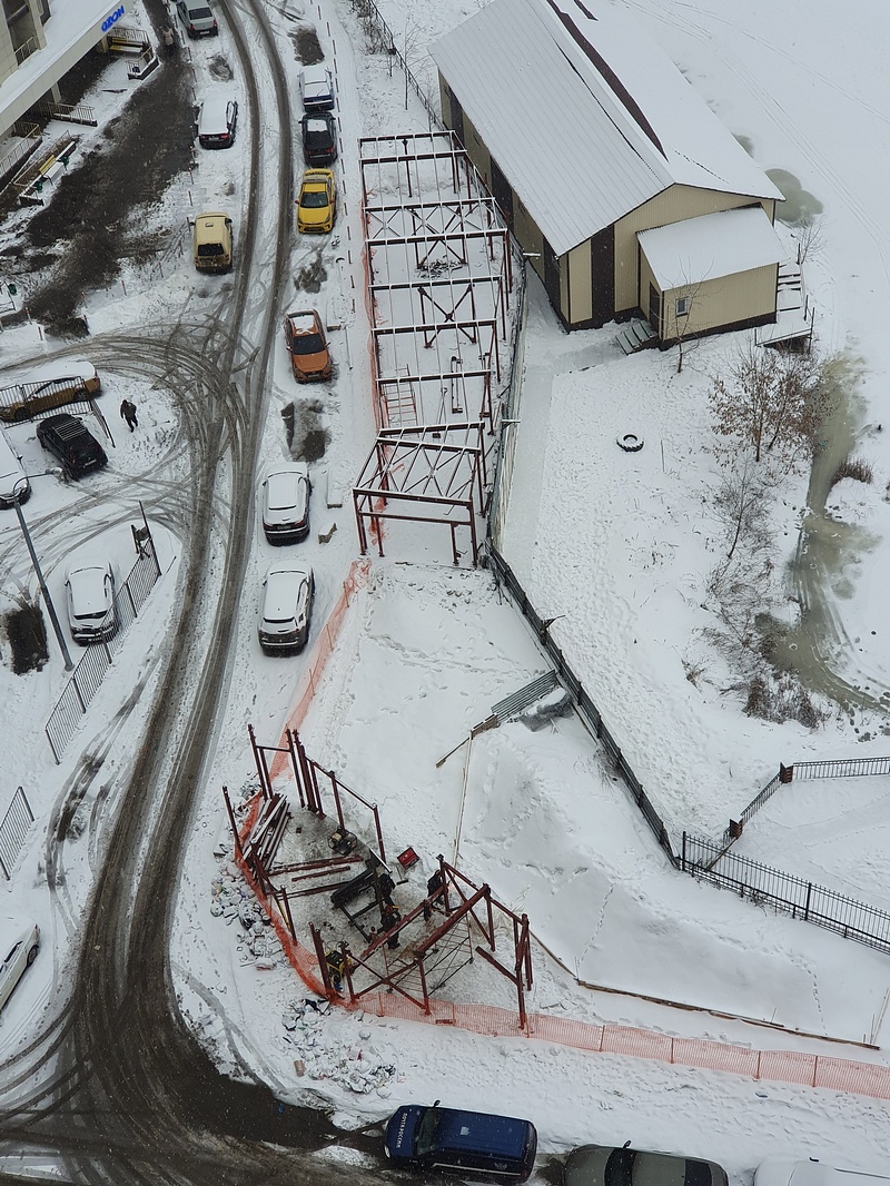 Стройка на тротуаре в ЖК «Одинцовский парк», 31 января, Коммерсанты продолжают застраивать тротуары в Одинцово