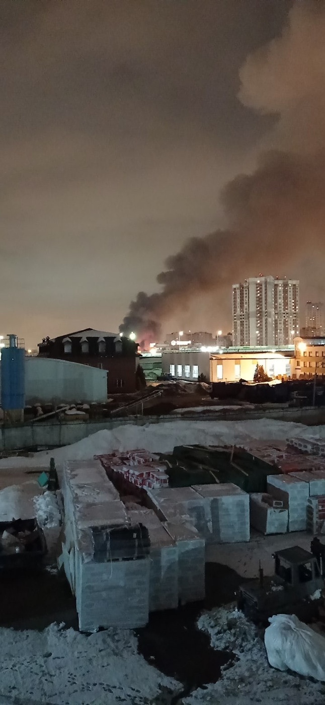 Крупный пожар произошёл на заводе в 8-м микрорайоне Одинцово
