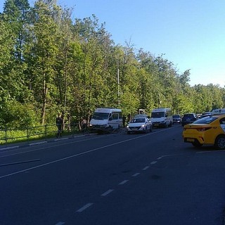 Маршрута вылетела на узкий тротуар
