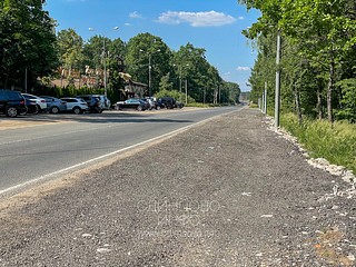 Ресторан «Загородный очаг» засыпал обочину Подушкинского шоссе асфальто-бетонной крошкой в интересах расширения своей парковки