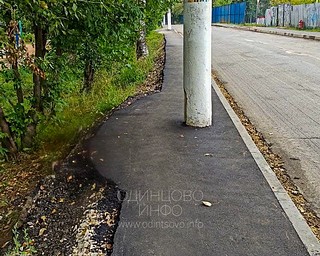 Тротуар немного увеличили с одной стороны