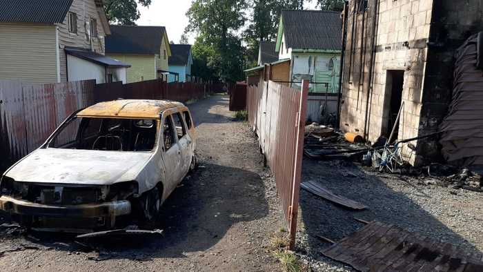 Неизвестный поджёг несколько домов в деревне Ямищево