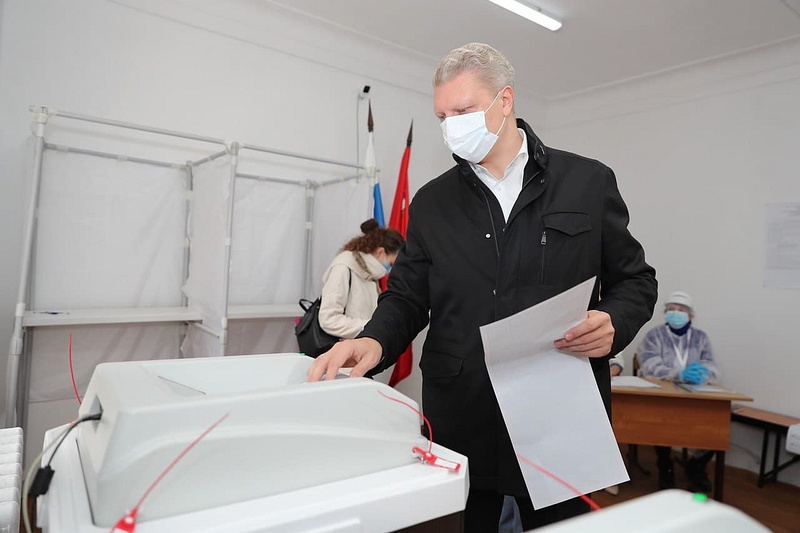 Глава Одинцовского округа Андрей Иванов проголосовал на участке в Усово, Выборы в Госдуму и Мособлдуму: онлайн-трансляция
