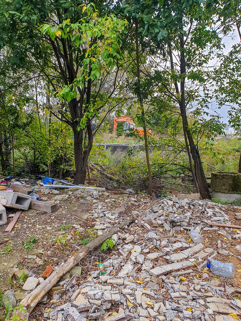Строители ЖК «Одинцово-1» устраивают незаконное захоронение строительных отходов в жилой зоне