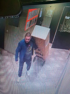 По записям камер видеонаблюдения подъезда удалось установить, что квартирант спустил ящик с женщиной из квартиры в 14:00 29 сентября