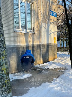 Горячая вода быстро затапливает подвал дома № 99 по Можайскому шоссе