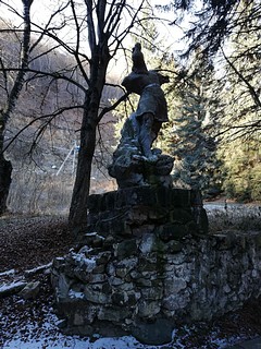 Статуя в Долине нарзанов