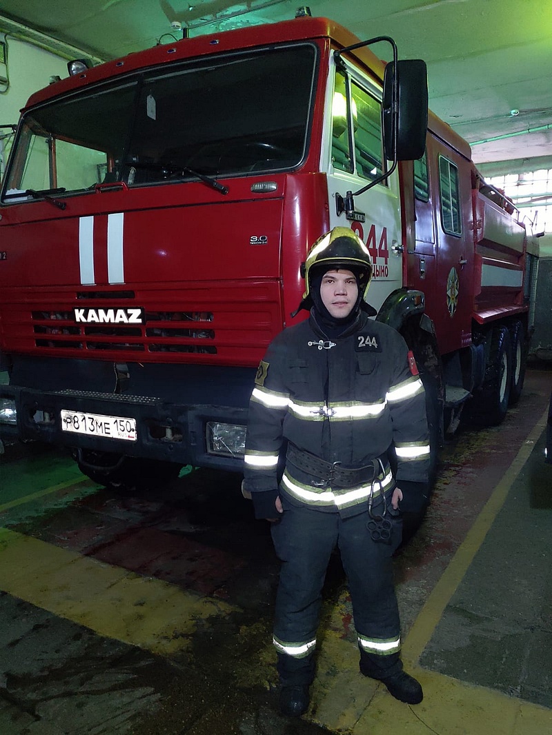 Пожарный Владислав Буховец спас 95-летнюю женщину из горящей квартиры, Февраль