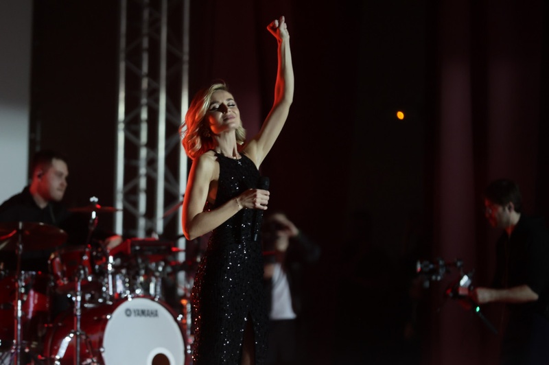 Полина Гагарина, Басков, Гагарина и Майданов выступили в Кубинке на концерте для семей военных