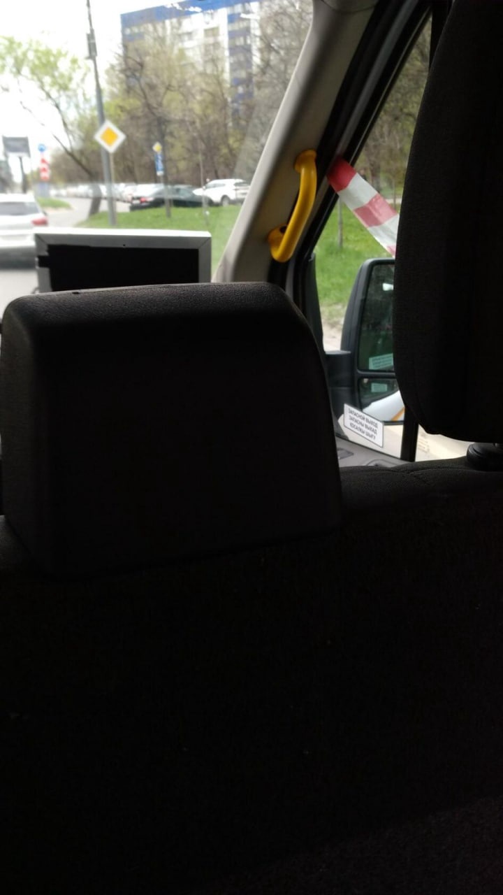 Свободное место рядом с водителем маршрутки № 11, В Одинцово водители маршруток не пускают пассажиров на передние сиденья