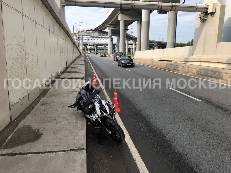 Мотоциклист погиб в ДТП при съезде на МКАД с Северного обхода Одинцово, Июль