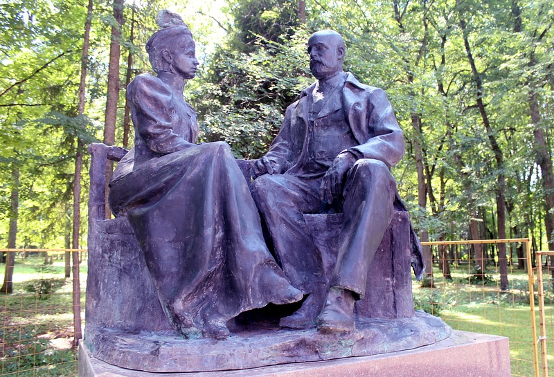 Памятник Щербатовым, Центр реабилитации имени Щербатовых