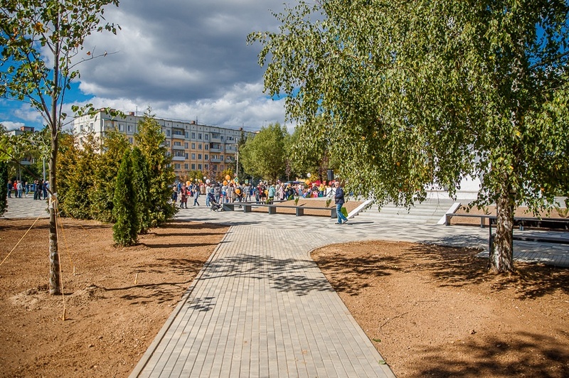 Территория возле памятника, В Кубинке после реконструкции открыли сквер с памятником «Павшим за Родину»