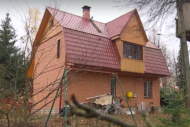В деревне Сивково пенсионер пытается отстоять дом, который у него хотят отобрать, Октябрь