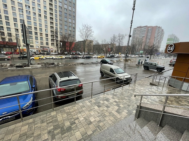 Парковка возле ТЦ «Курс» в Одинцово стала платной