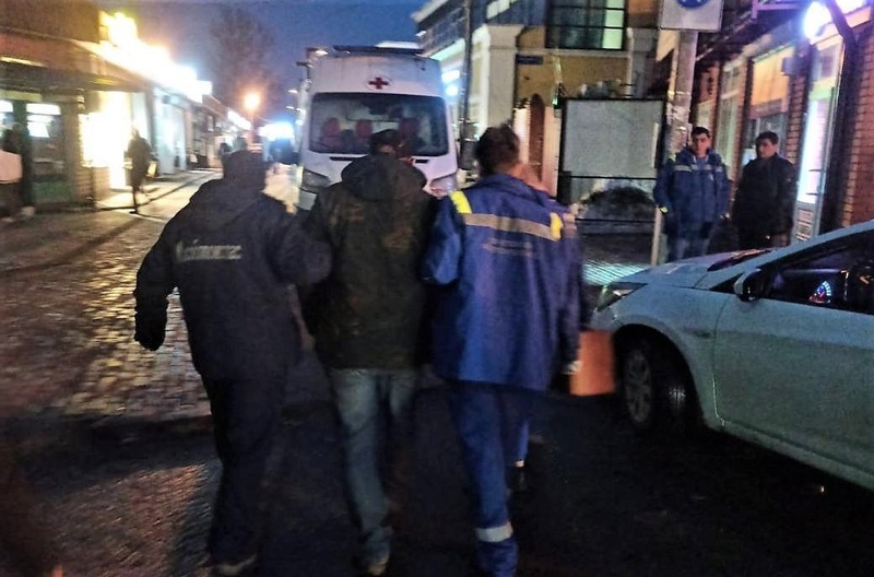 Спасатели помогли мужчине, упавшему на рельсы с платформы в Голицыно, Март