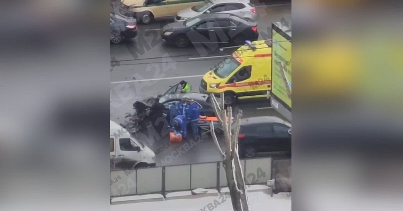 Три человека пострадали в массовом ДТП с участием машины Генпрокуратуры на Кутузовском проспекте, Март