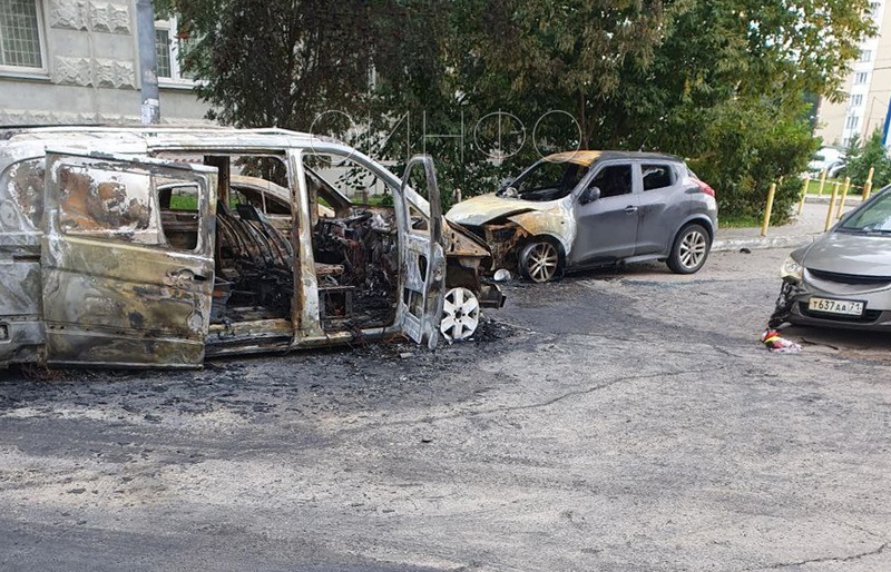 Авторемонт во дворе закончился сожжёнными автомобилями, Авторемонт закончился пожаром в ЖК «Микрорайон Немчиновка»