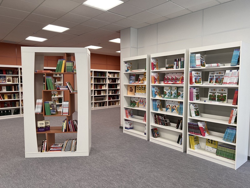 Библиотека, Новая школа в ЖК «Гусарская баллада» стала третьей по величине в России