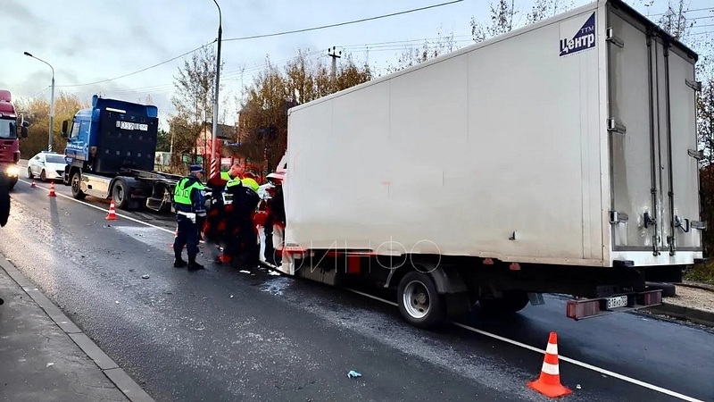 Смяло кабину: «ГАЗель» влетела в фуру на дороге в Одинцовском округе