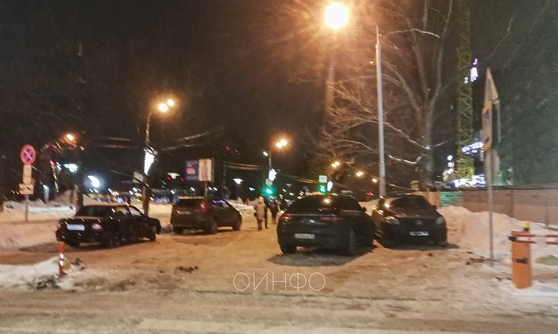 Пешеходная зона в центре Одинцово превратилась в стихийную парковку автомобилей